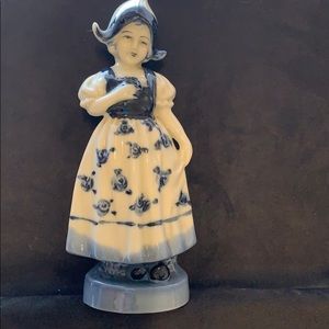 Porcelain Dutch milk maid